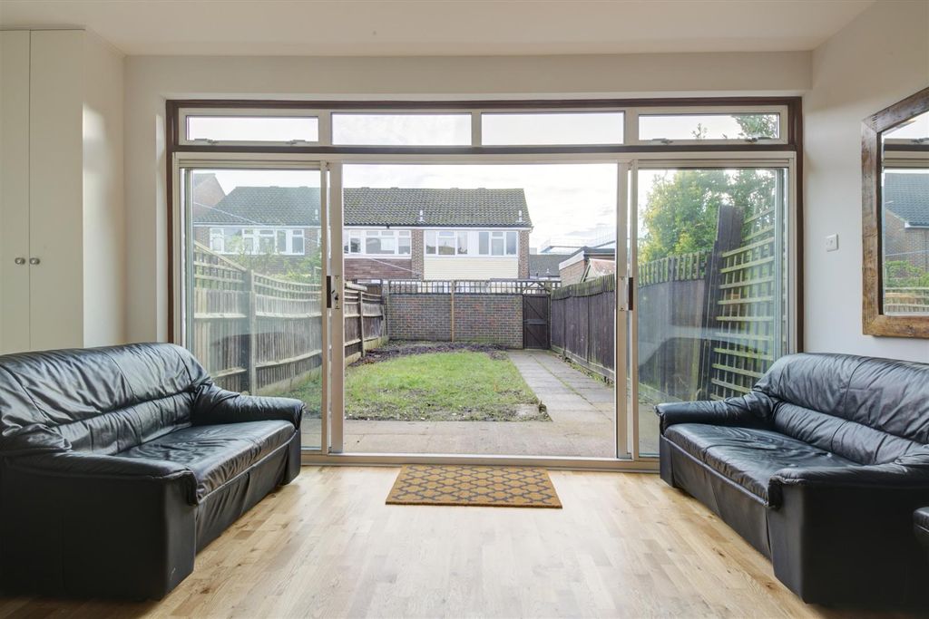 Property photo 2 of 13 4 Effort Street Sw17 Reception 2.Jpg