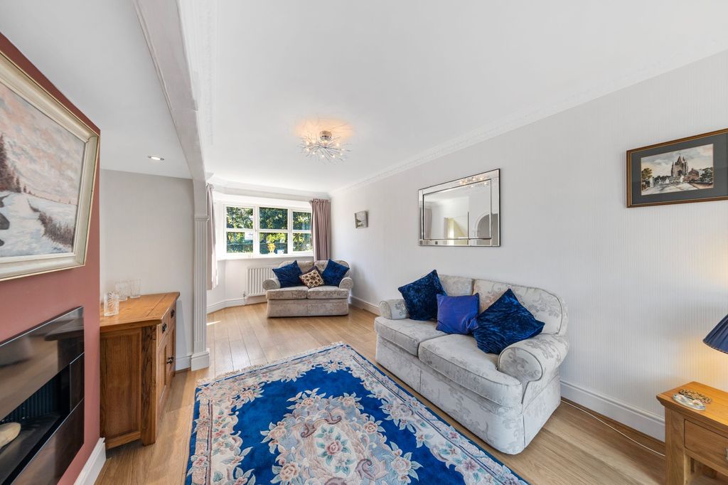 Property photo 2 of 31