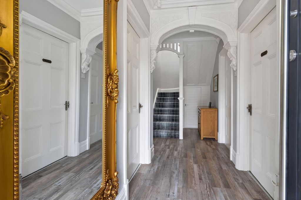 Property photo 3 of 34