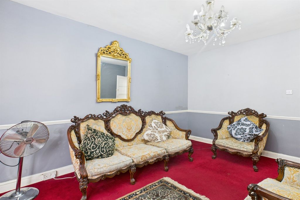 Property photo 2 of 11 Living Area