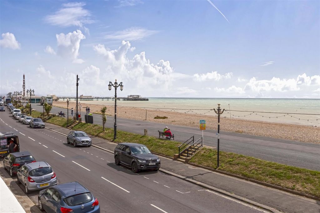 Property photo 3 of 13 Claydon Court_4.Jpg
