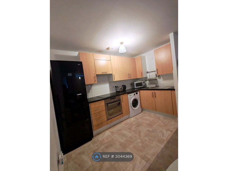 Property photo 3 of 10 03_Fitted_Kitchen