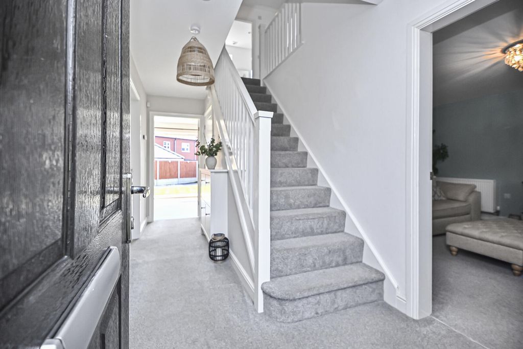 Property photo 2 of 48 Hallway