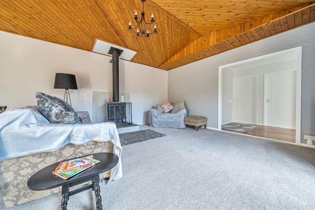 Property photo 3 of 17 1341652-13-68cd8408A4496.Jpg