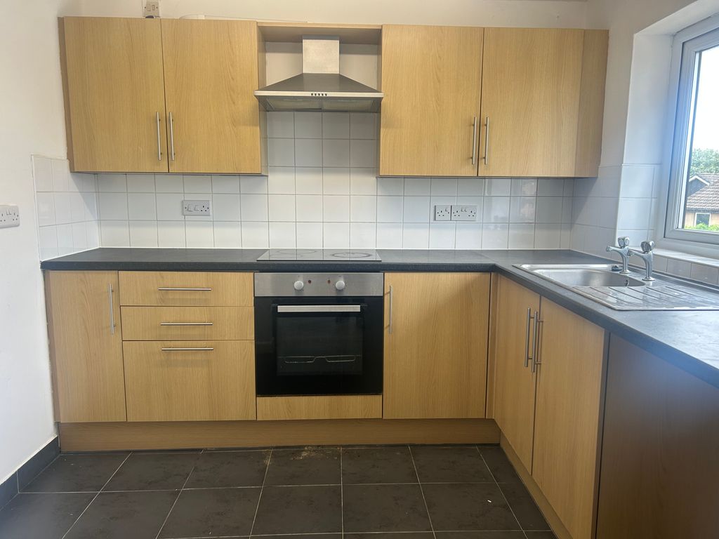 Property photo 2 of 10 Kitchen