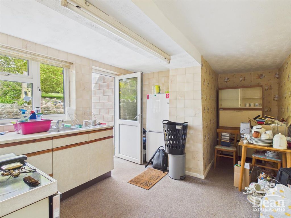 Property photo 3 of 18