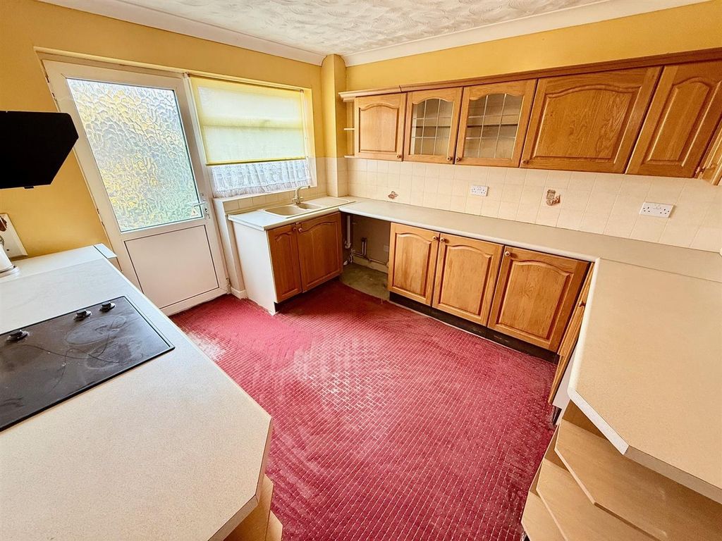Property photo 3 of 15 Kitchen
