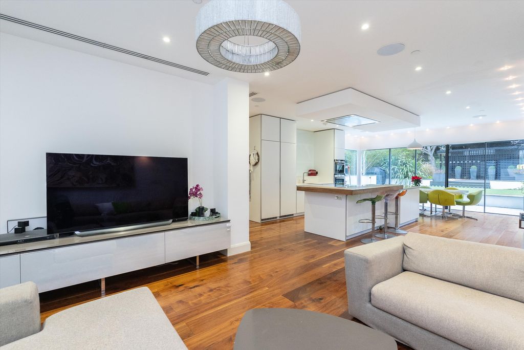 Property photo 2 of 16 Image