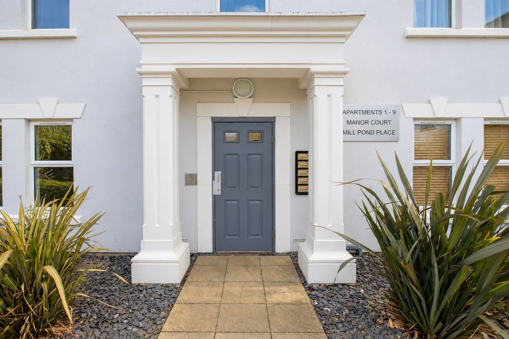 Property photo 2 of 18