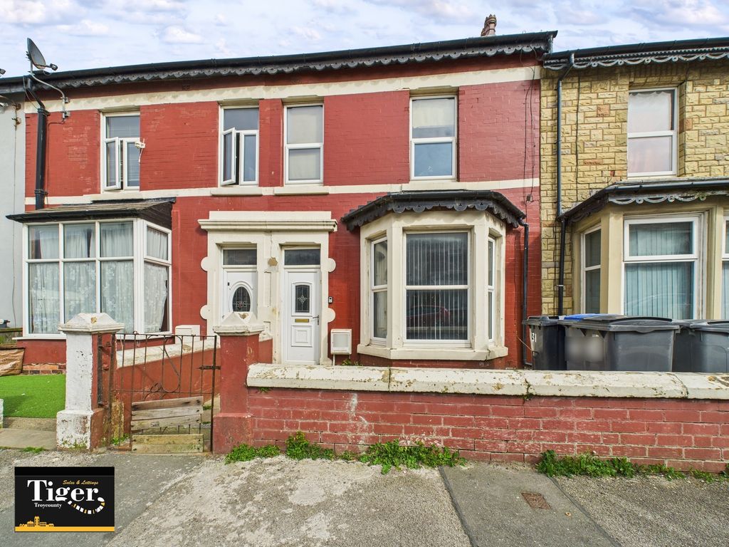 Property photo 1 of 13 Cam02176G0-Pr0533-Still013
