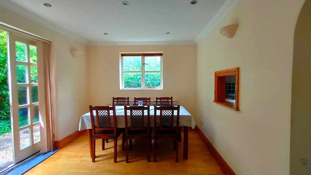Property photo 2 of 25