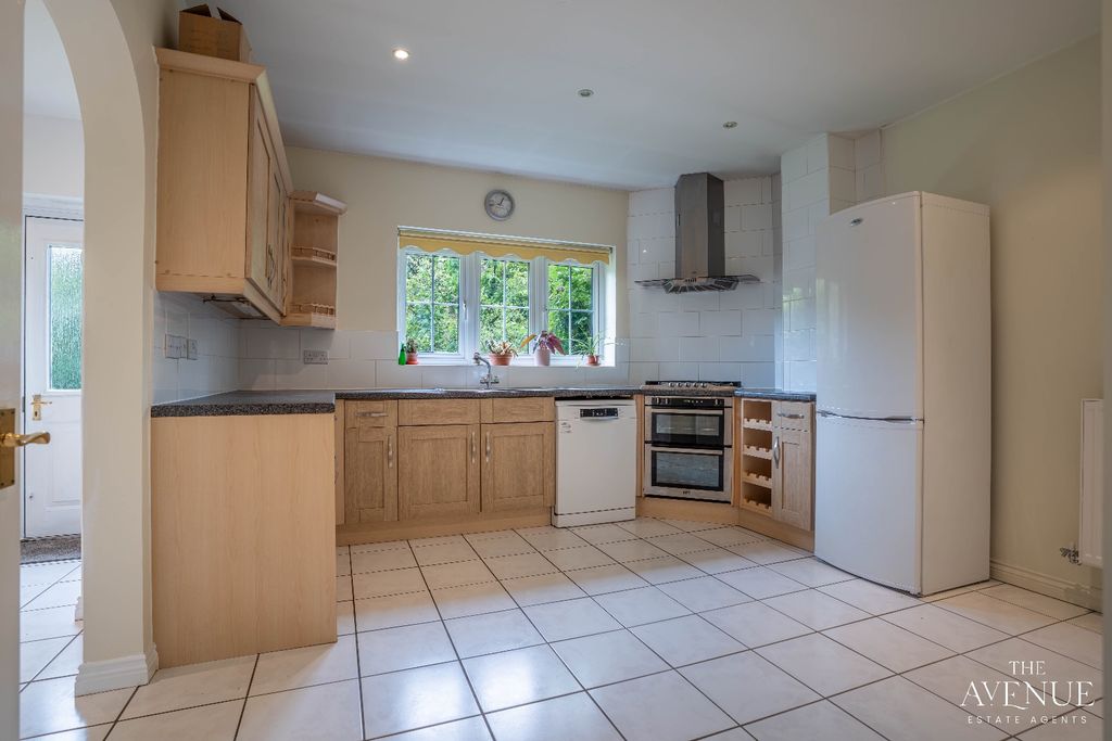 Property photo 2 of 22 5211263