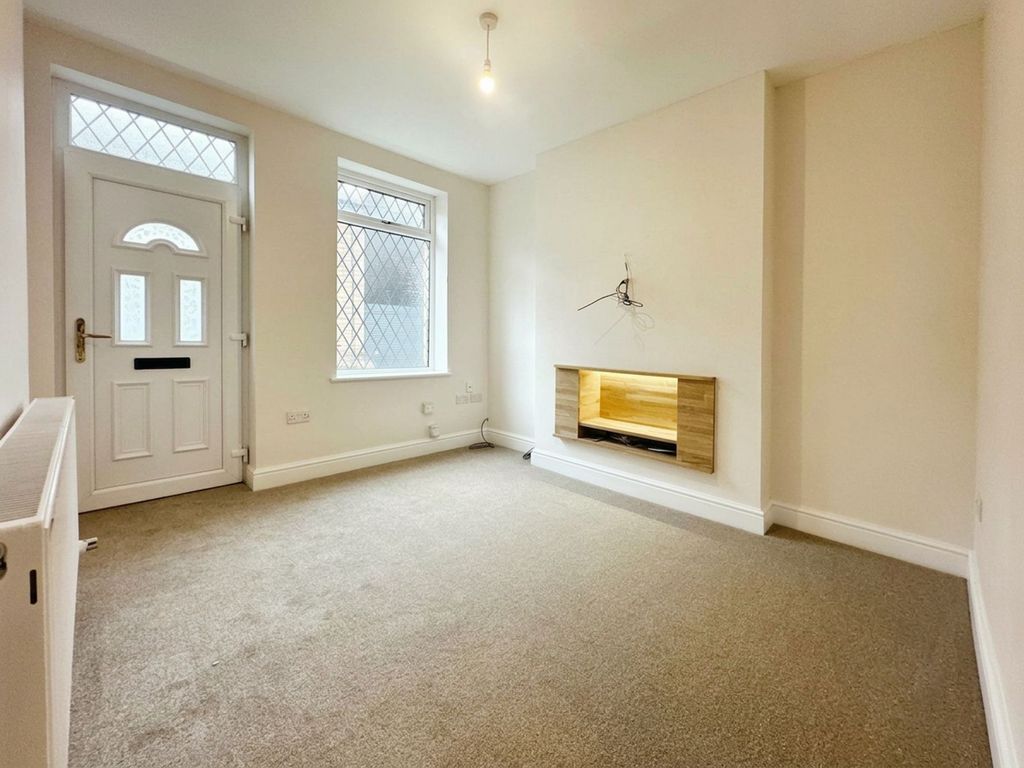 Property photo 3 of 11 Lounge