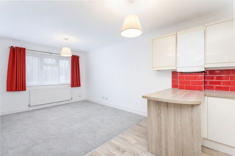 Property photo 3 of 11 Living Room