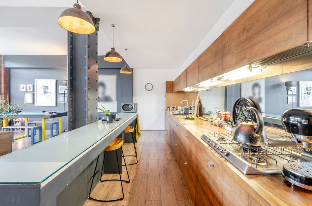 Property photo 3 of 19 Reception/Kitchen
