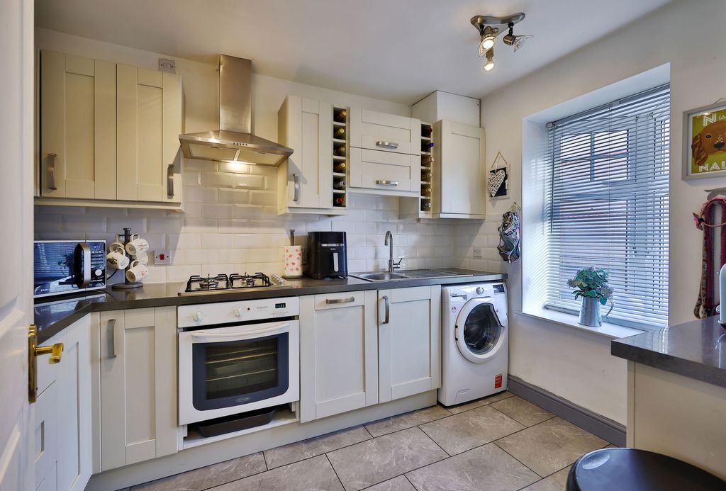 Property photo 3 of 14