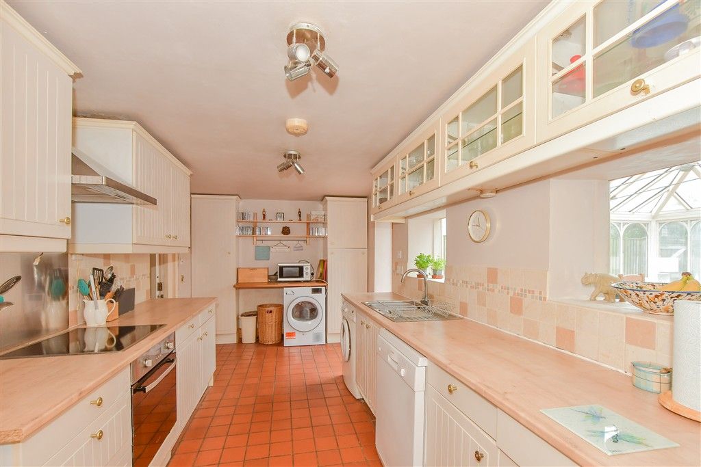 Property photo 3 of 14 Kitchen