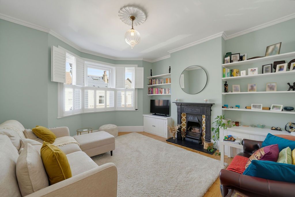 Property photo 2 of 16