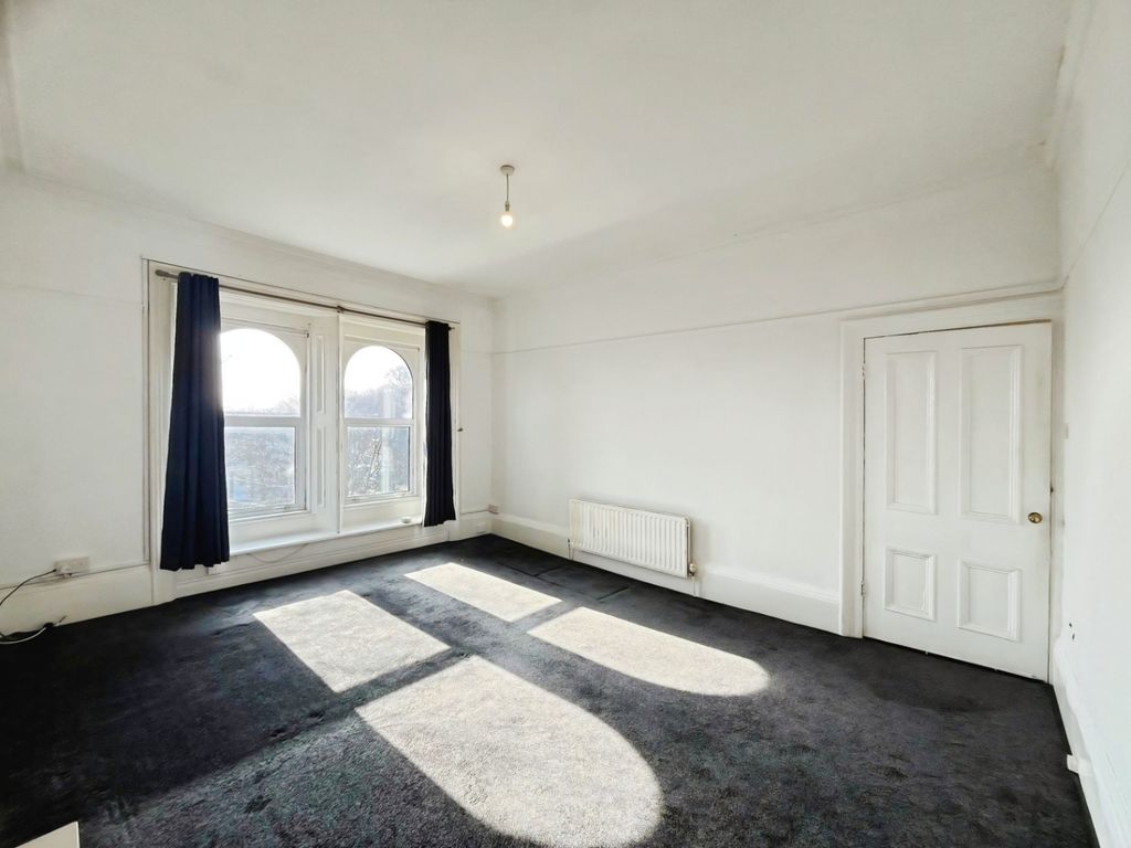 Property photo 3 of 18 Pbox-Img.Jpeg