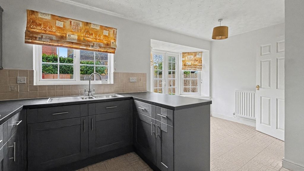 Property photo 3 of 18 4704183