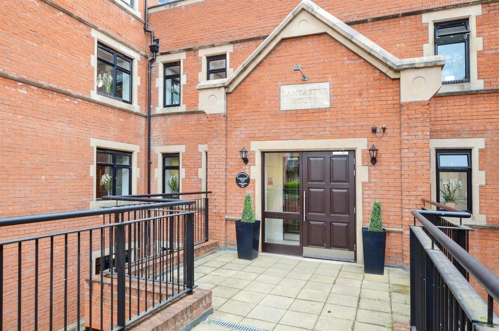 Property photo 1 of 33