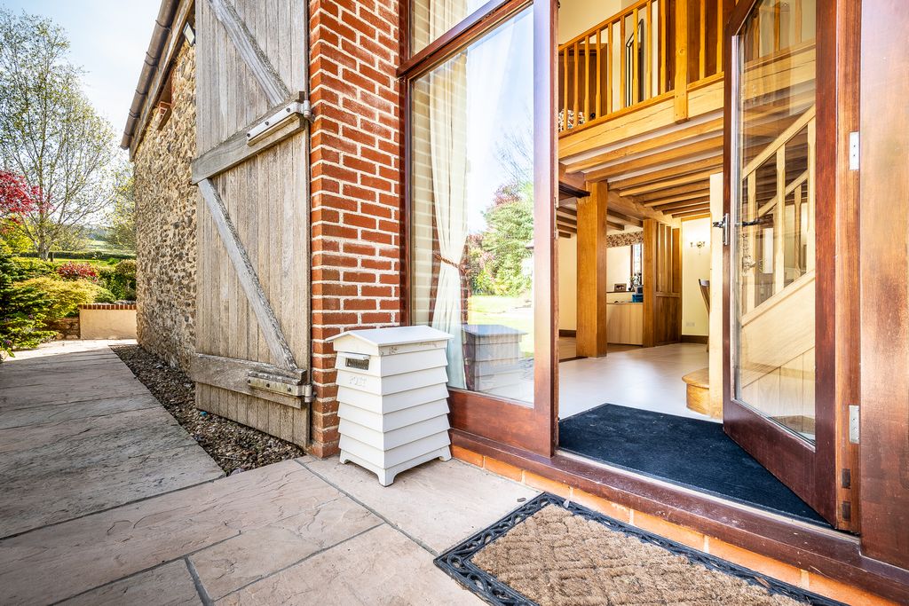 Property photo 2 of 28