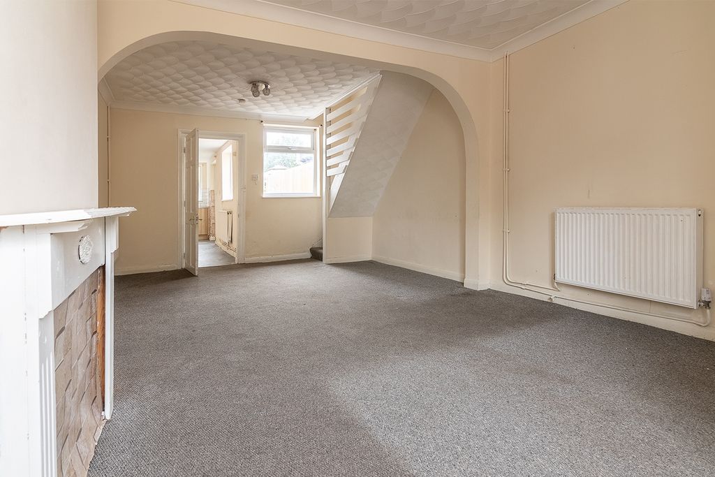 Property photo 3 of 28