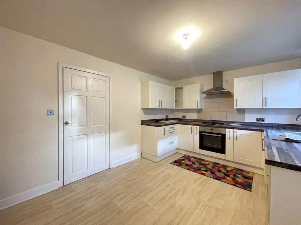 Property photo 3 of 17 Kitchen (8).Jpg
