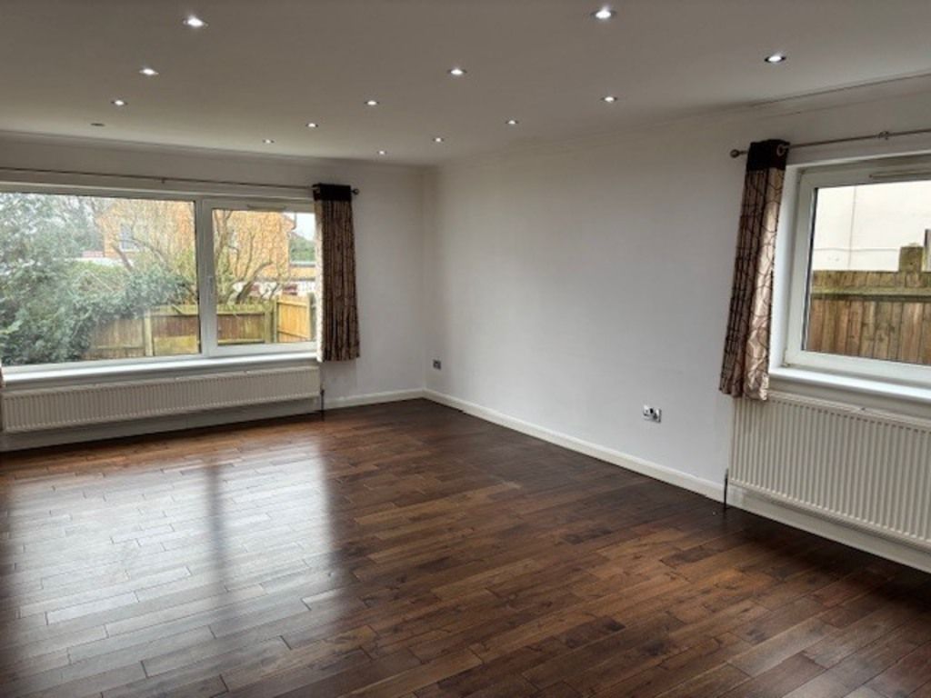 Property photo 3 of 13 Lounge/Diner