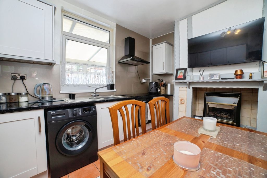 Property photo 2 of 17 Photo
