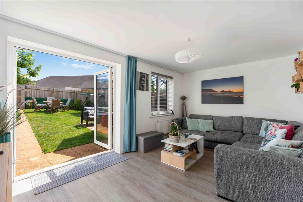 Property photo 2 of 16 26 Nickling Road, Banbury-9.Jpg