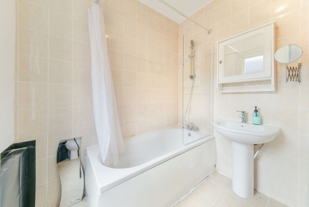 Property photo 3 of 9 Clive Road, 159A ...