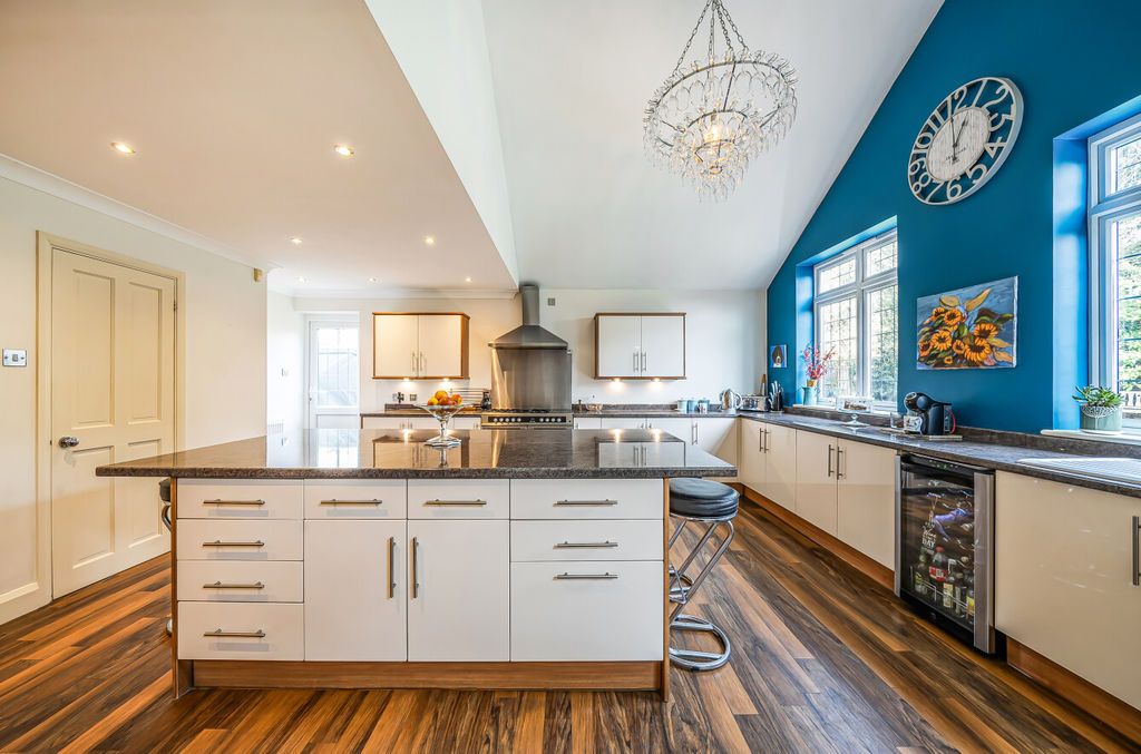 Property photo 3 of 25 Kitchen Diner Angle 1