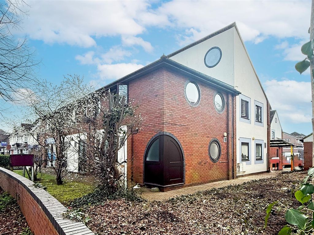 Property photo 1 of 11