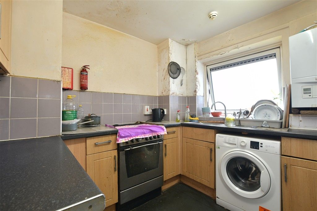 Property photo 2 of 9 Kitchen