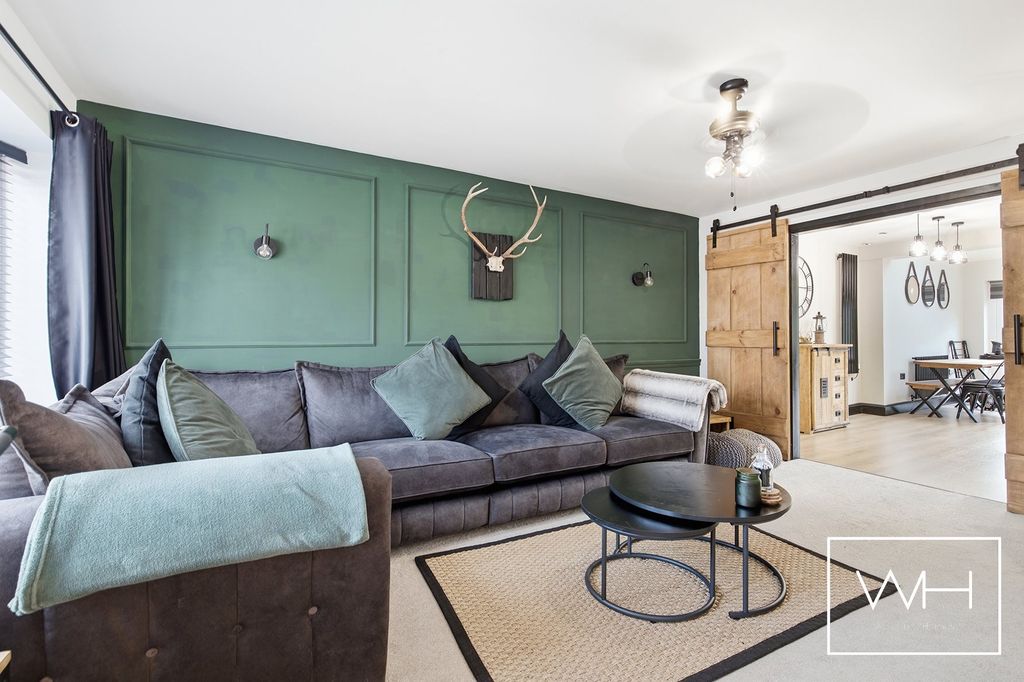 Property photo 3 of 20 16 St Christophers Crescent 14