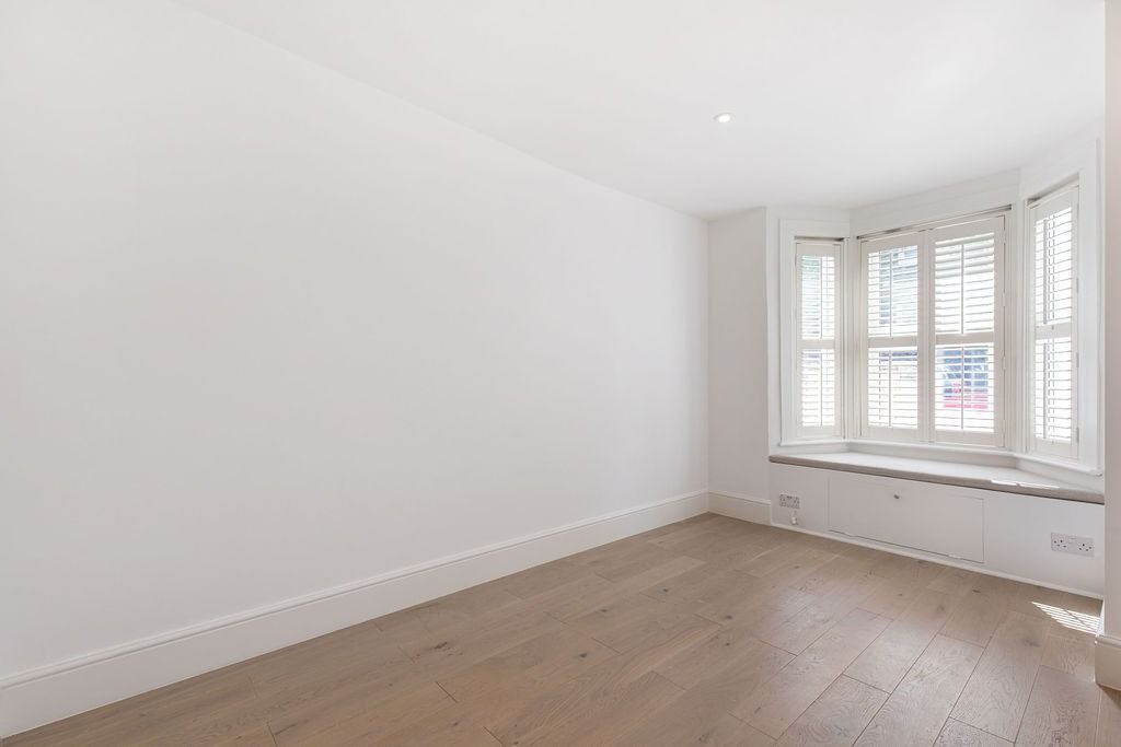 Property photo 3 of 14 5118632