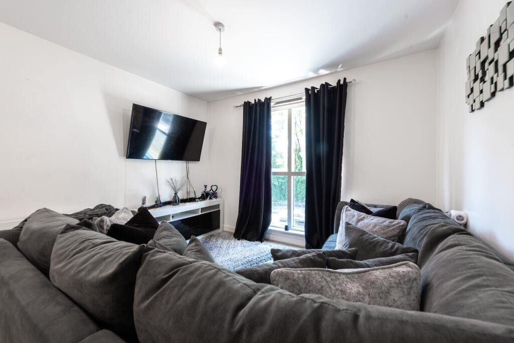 Property photo 2 of 32