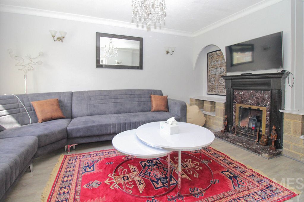 Property photo 3 of 18