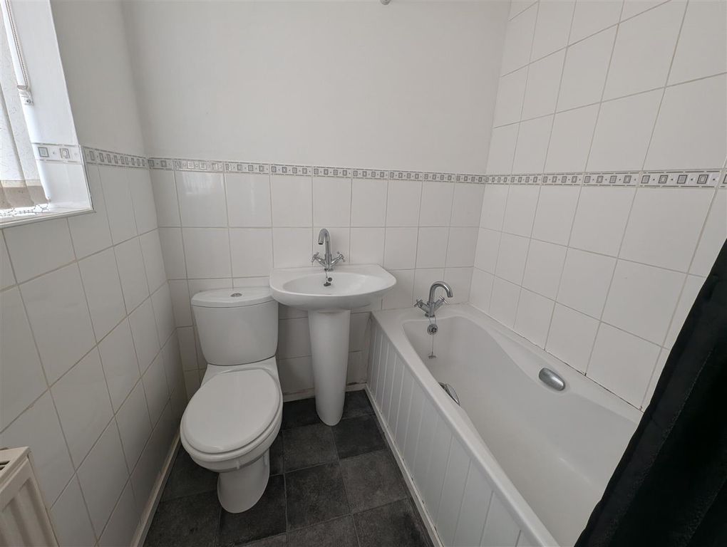 Property photo 2 of 8 Bathroom