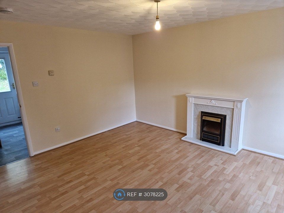 Property photo 3 of 13 Large Living Room