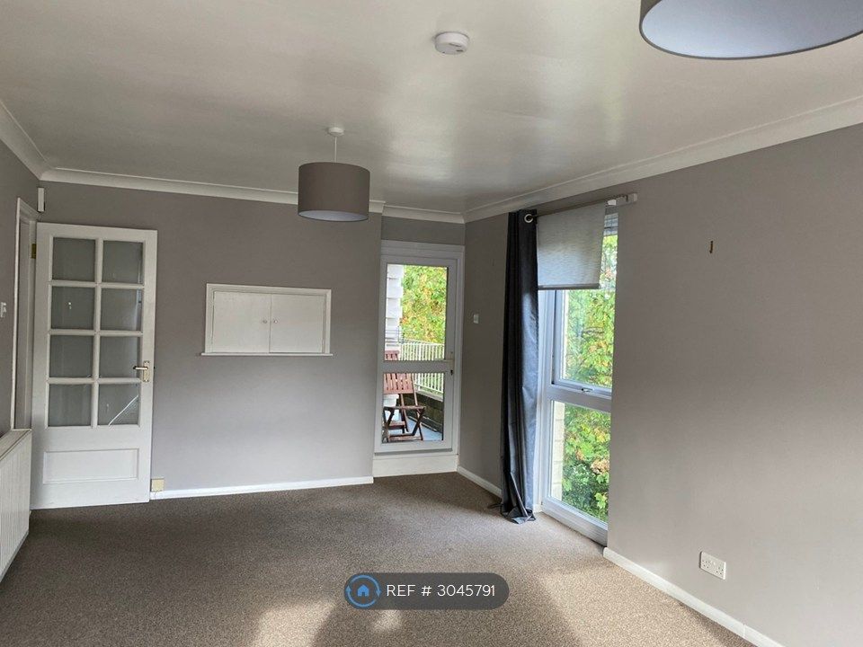 Property photo 1 of 13 Living Room