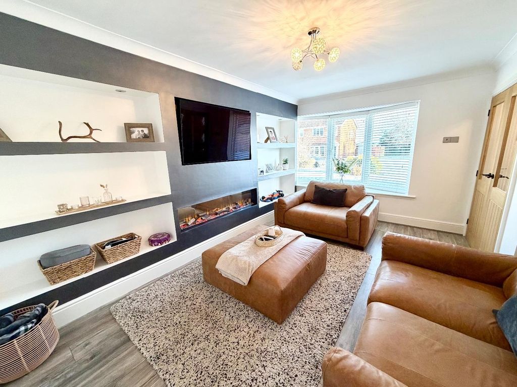 Property photo 1 of 10 Lounge