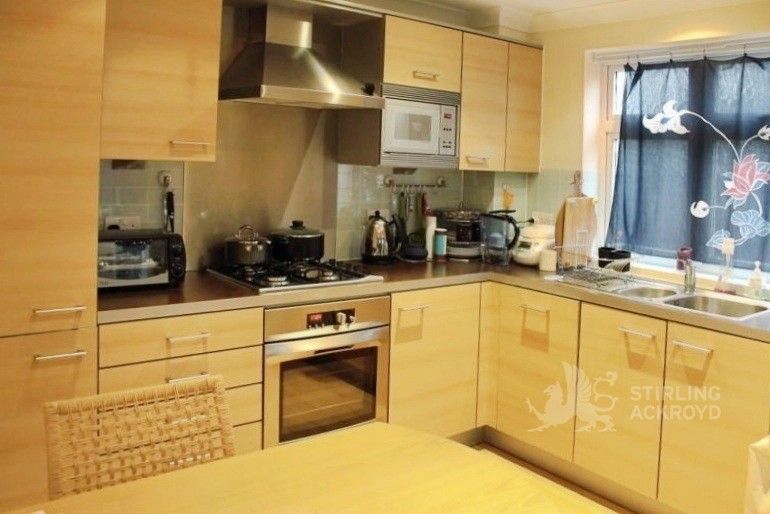 Property photo 3 of 7 Kitchen