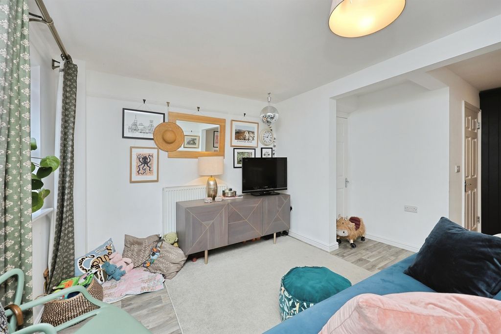 Property photo 3 of 17