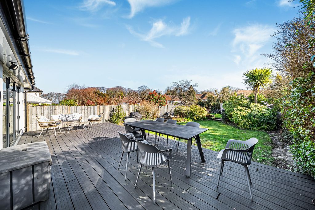 Property photo 3 of 37