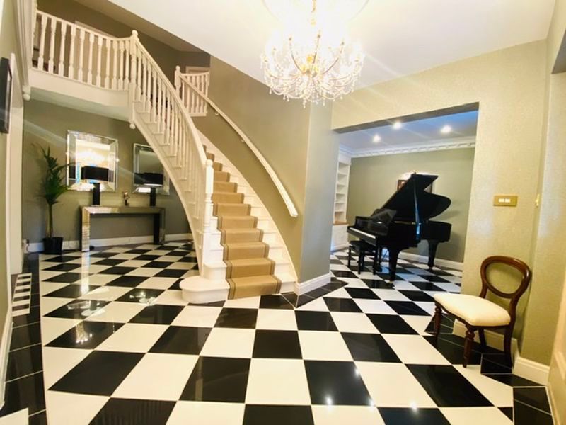 Property photo 2 of 71 Entrance Hall