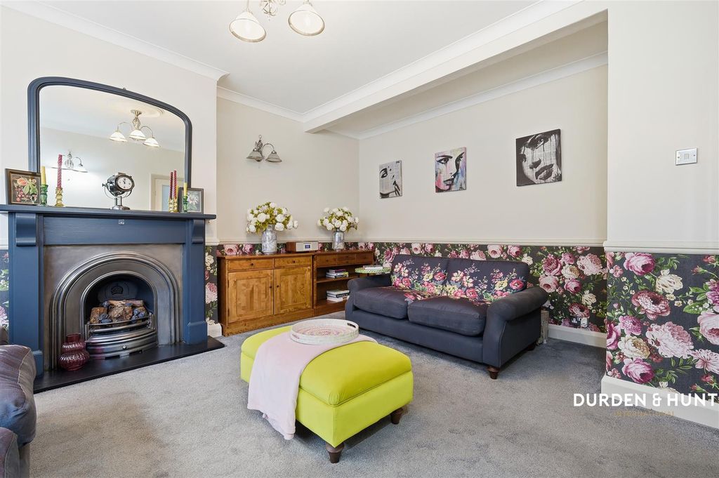 Property photo 3 of 29 Roding Lane North