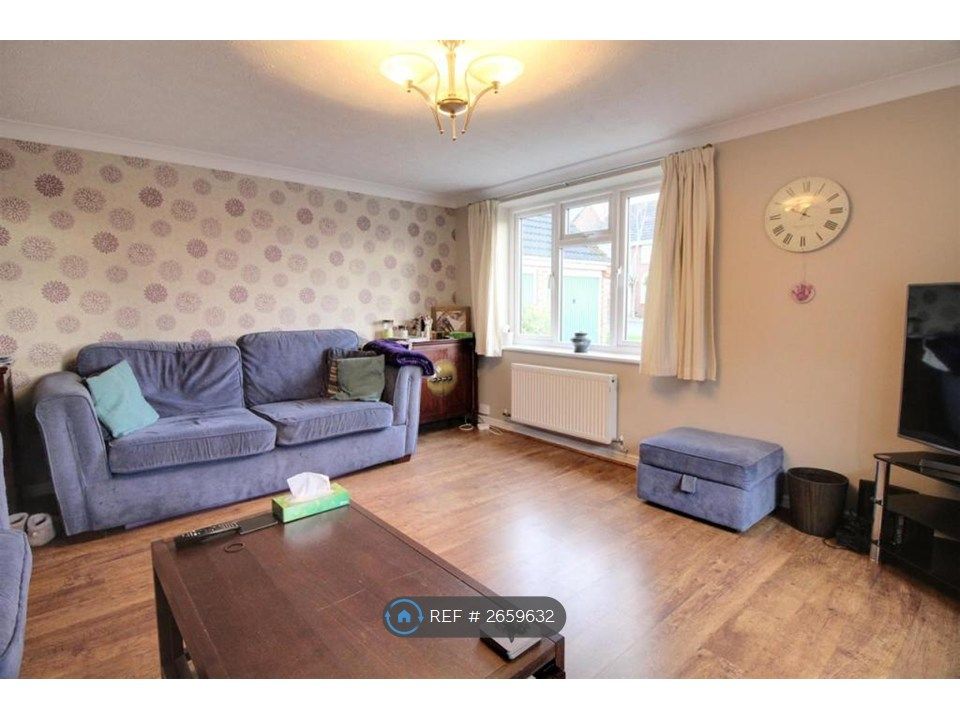 Property photo 3 of 16 Living Room