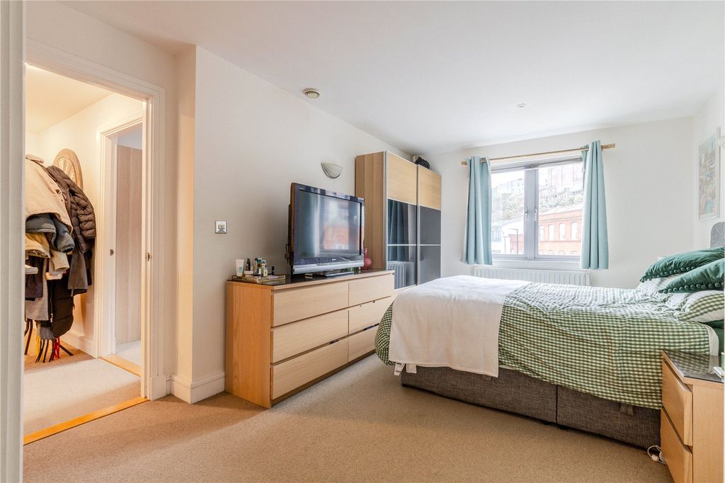 Property photo 2 of 17 Picture No. 05
